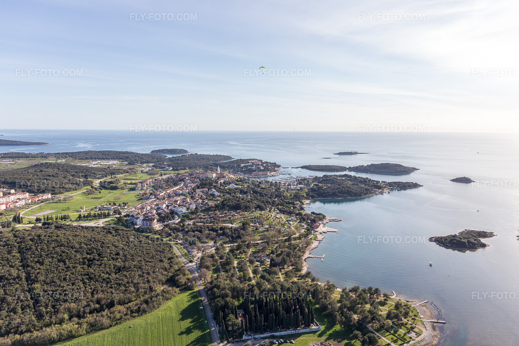 Aerial view: View of the town in Stancija Valkanela in the state Gespanschaft Istrien, Croatia. – Photo: IMG_106031.jpg taken on 04/13/2018 by Werner Riehm/FLY-FOTO.com – Resolution of the original: 5333 x 3555 px