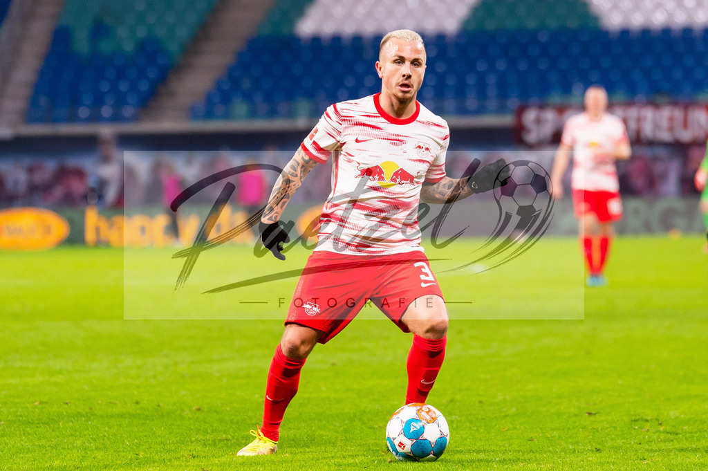 RBLLEV20211128_096 | Fussball, Herren: Jose Angelino (RB Leipzig) in Aktion, am Ball, Einzelaktion bei dem Spiel der 1. Bundesliga zwischen RB Leipzig und Bayer 04 Leverkusen in der Red Bull Arena am 28.11.2021 in Leipzig, Deutschland.DFB / DFL REGULATIONS PROHIBIT ANY USE OF PHOTOGRAPHS AS IMAGE SEQUENCES AND/OR QUASI-VIDEO. - Realisiert mit Pictrs.com