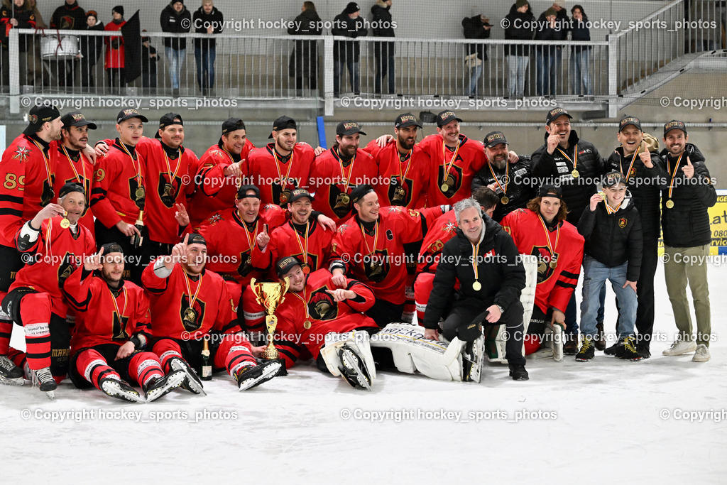 Lendhafen Seelöwen vs. Spartans Althofen | Meisterfoto Spartans Althofen 2024/25, Siegerehrung, Meisterfeier, Lendhafen Seelöwen vs. Spartans Althofen, Lendhafen Seelöwen vs. Spartans Althofen am 14.02.2025 in Ferlach (HTC Eishalle Ferlach), Austria, (Photo by Bernd Stefan)