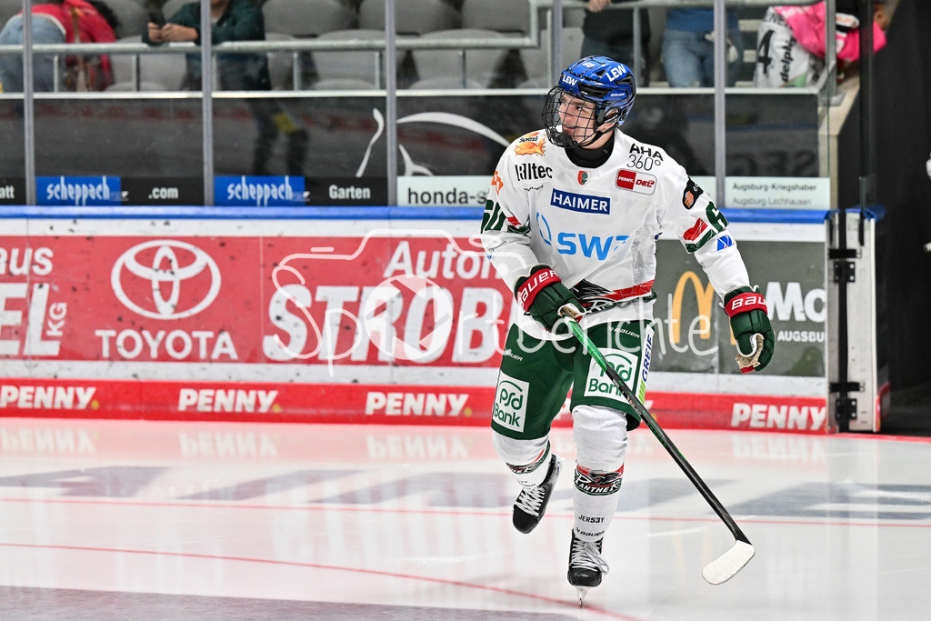 Augsburger Panther - Steinback Black Wings Linz | Im Bild Liron PELLIZZARI (Augsburger Panther 60) beim Einlauf zum Warmup / Einzelfoto / Freisteller / Testspiel: Augsburger Panther - Steinback Black Wings Linz; Curt Frenzel Stadion am 05.09.2025