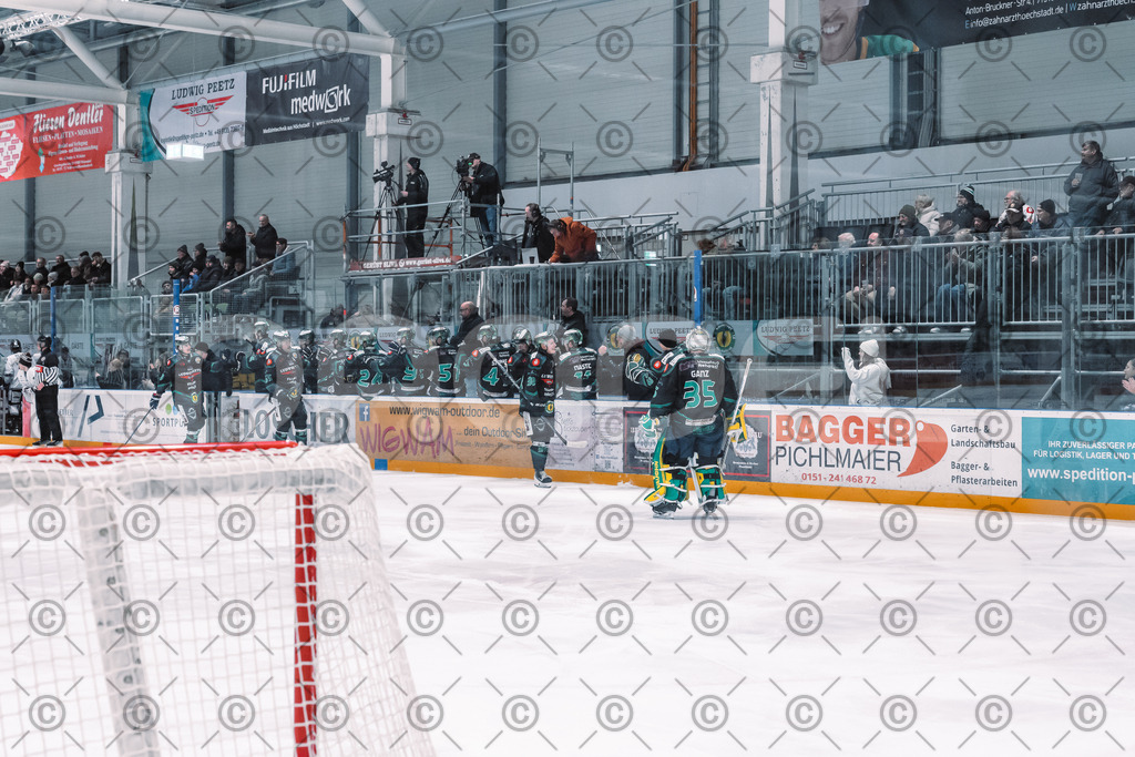 Alligators_vs_Passau_03_12_2025-27 | Höchstadt Alligators Fotogalerie: Eishockey-Action aus Franken. Professionelle Spielfotos, Portraits & Stadionbilder zum Download. Jetzt entdecken! - Realisiert mit Pictrs.com