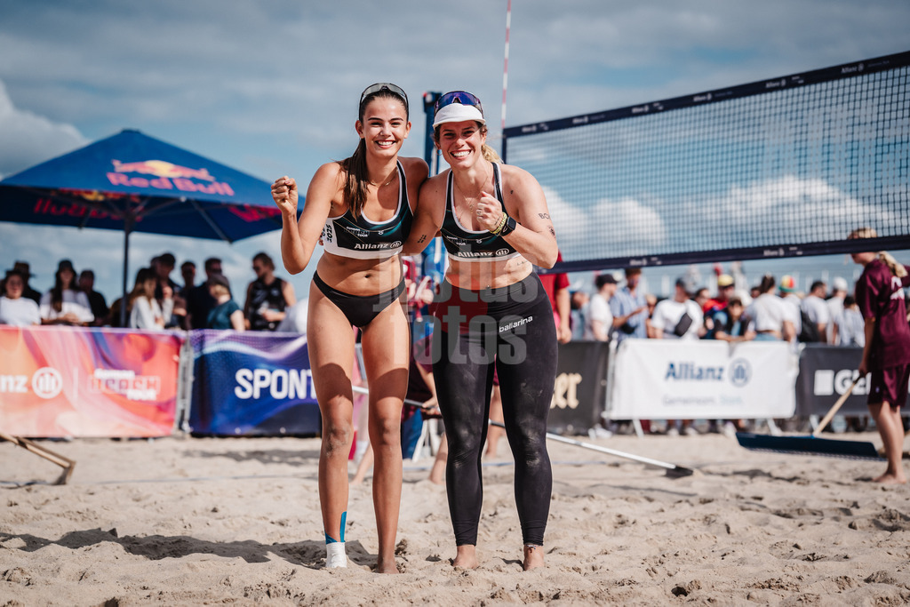 Beachvolleyball | Frauen | Deutsche Meisterschaften 2025 Timmendorfer Strand | 04.09.2025 | v.l. Rika Dieckmann und Sandra Ferger jubeln nach dem Sieg