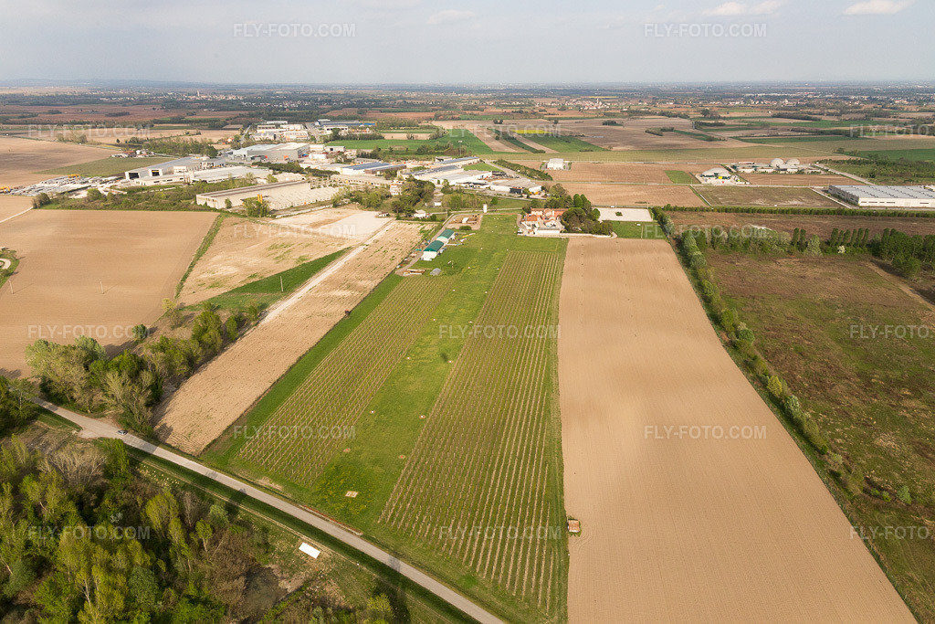 Aerial view: Al Casale in Codroipo in the state Udine, Italy. – Photo: IMG_098725.jpg taken on 04/07/2017 by Werner Riehm/FLY-FOTO.com – Resolution of the original: 5472 x 3648 px