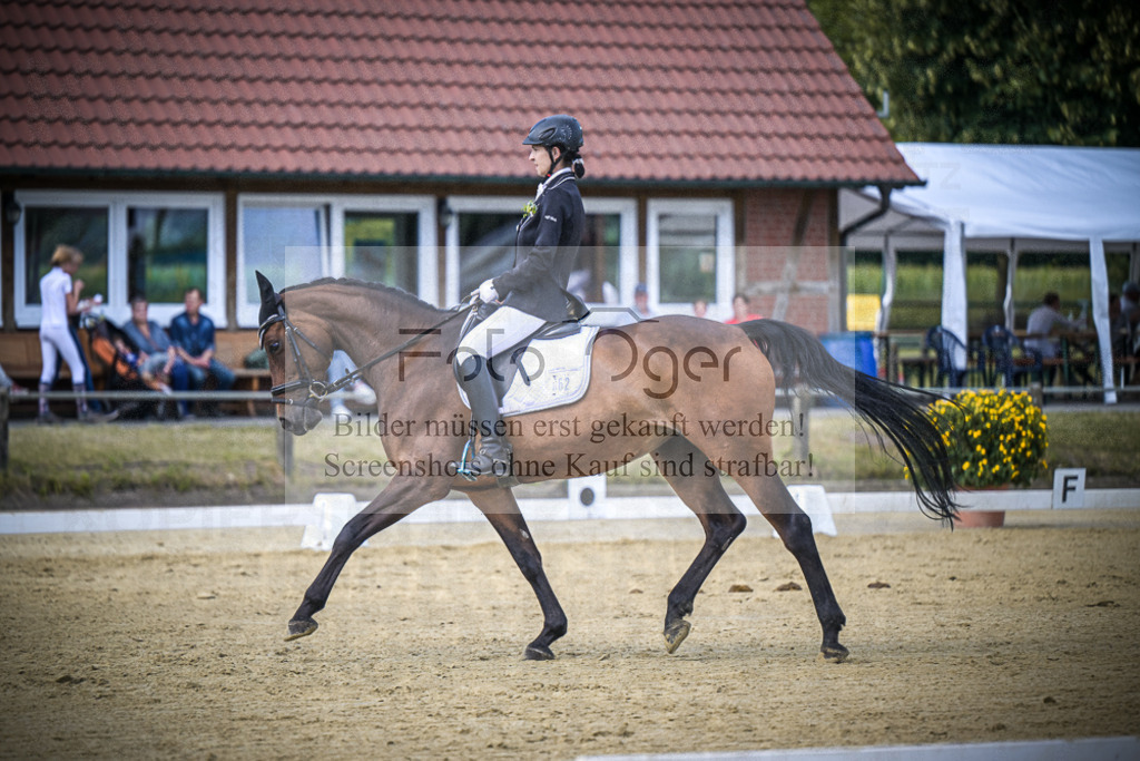 DOS_9671 | Entdecke hochwertige Reitturnierfotos von Foto Oger. Professionell, emotional und authentisch – jetzt Lieblingsmomente im Shop bestellen.Deutschlandweite Turnierfotografie. - Realisiert mit Pictrs.com