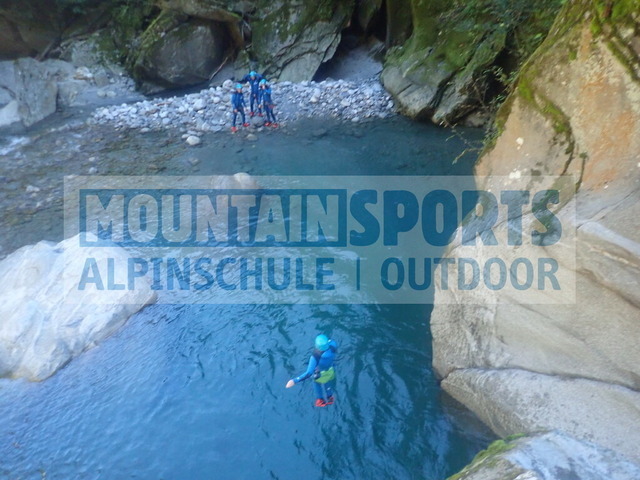 PC020051 | Bestelle die Bilder deines Berg- oder Wasser-Abenteuers mit Mountain Sports bequem von zu Hause aus direkt über unseren Online Fotoshop von pictrs.com. - Realisiert mit Pictrs.com