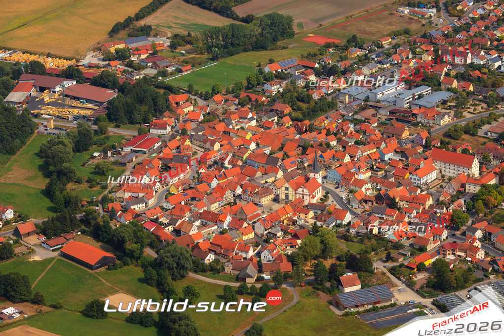 Die Luftaufnahme der Stadt Stadtlauringen wurde vom UL-Flugzeug heraus erstellt ( keine Drohne )- hohe Auflösung für beste Qualität