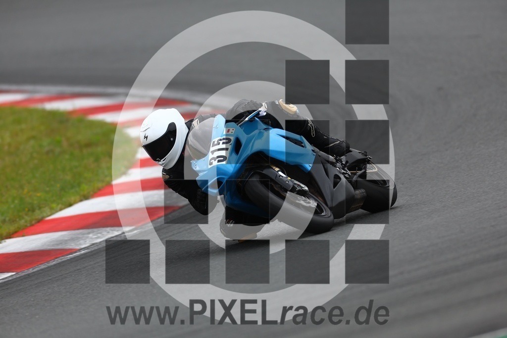 0315-20250616_00880 | Schöne Erinnerungen an spannende Momente - das festzuhalten ist unser Job. PIXELrace.de ist seit 2003 auf den Rennstrecken Europas unterwegs um die Action draußen beim Fahren und die wunderbare Stimmung imm Fahrerlager für euch einzufangen.