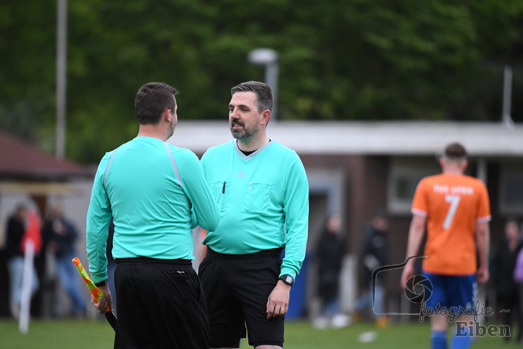 TuS Ofen-FC Ohmstede | Herren Kreispokal Halbfinale; TuS Ofen (orange)-FC Ohmstede (gelb) am 17.05.2023; in Ofen (Sportanlage Ofen), Photo: Philip Eiben 2023 - Realisiert mit Pictrs.com