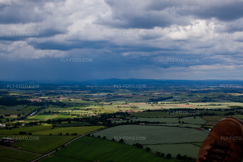 Aerial view: Rain clouds ahead on the left in Ripple in the state England, Great Britain.Photo: IMG_40805(39780).jpg taken on 06/11/2011 by Werner Riehm/FLY-FOTO.comResolution of the original: 4616 x 3077 px