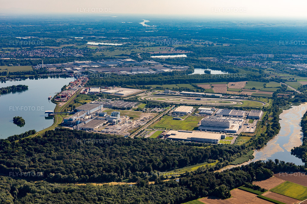 Luftbild: Industriegebiet Oberwald in Wörth am Rhein im Bundesland Rheinland-Pfalz in Deutschland. Foto: IMG_128358.jpg vom 12.08.2021 durch Werner Riehm/FLY-FOTO.de