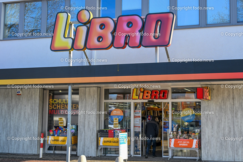 Oberoesterreich_ Leonding_ 18.01.2025-5 | 18.01.2025, Oberoesterreich, AUT, Leonding, im Bild Themenbild, Stadtansichten, Libro, Schreibwaren, Buecher, Spiele, Schulsachen, Bueroartikel, Handel, Einzelhandel, Waren, einkaufen, Schild, Leuchtreklame, Werbung, Reklame