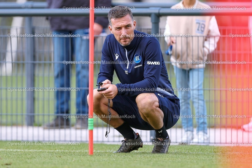 KSC02092501015 | 02.09.2025, Fußball, Training Karlsruher SC, 2. Fußball Bundesliga, Trainingsplatz am BBBank Wildpark Stadion Karlsruhe, Saison 2025 2026: Cheftrainer Christian Eichner (KSC #hc) 