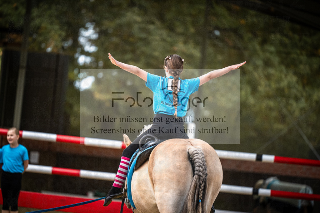 DOS_0253 | Entdecke hochwertige Reitturnierfotos von Foto Oger. Professionell, emotional und authentisch – jetzt Lieblingsmomente im Shop bestellen.Deutschlandweite Turnierfotografie. - Realisiert mit Pictrs.com