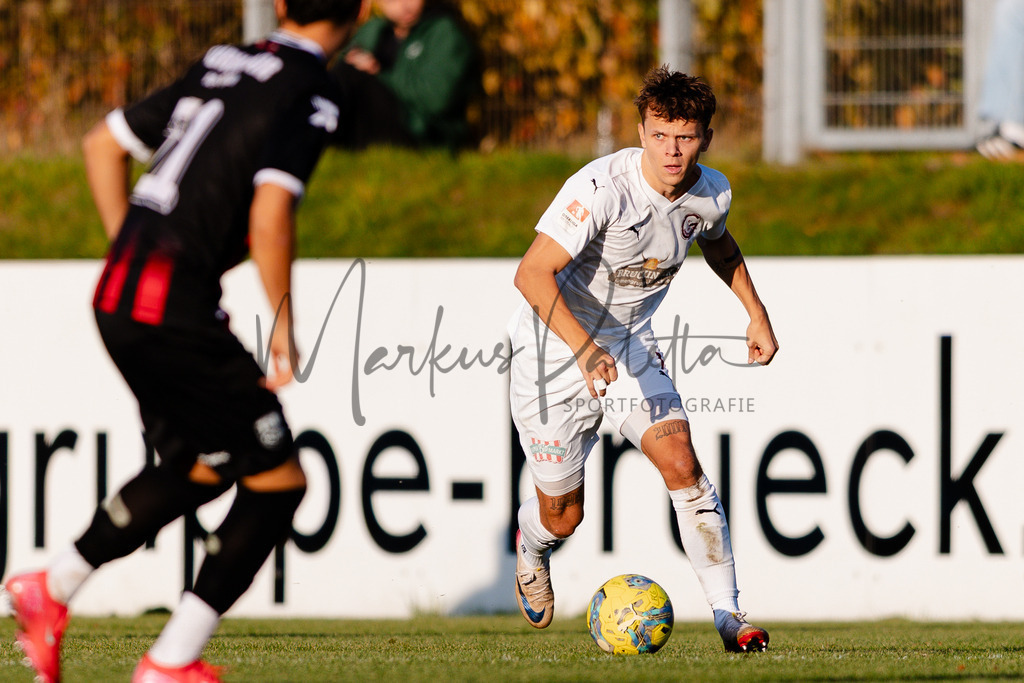 Oberliga Westfalen, Saison 2025/26, 13. Spieltag: 1. FC Gievenbeck - Türkspor Dortmund 2000 | Münster, 02.11.2025: Oberliga Westfalen, 13. Spieltag, 1. FC Gievenbeck empfängt Türkspor Dortmund 2000 im Sportpark Gievenbeck in Münster. Foto: sportfotografie.ms | Markus Paletta - Realisiert mit Pictrs.com