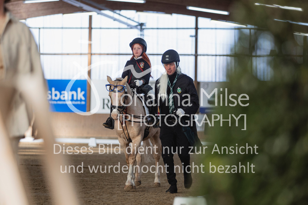 250316_HF-Schwm_Fuehrzuegel-140 | Deine schönsten Turniermomente als professionelle Fotos! Entdecke hochwertige Pferdesport-Fotografie im Online-Shop. Jetzt Fotos finden & bestellen!
