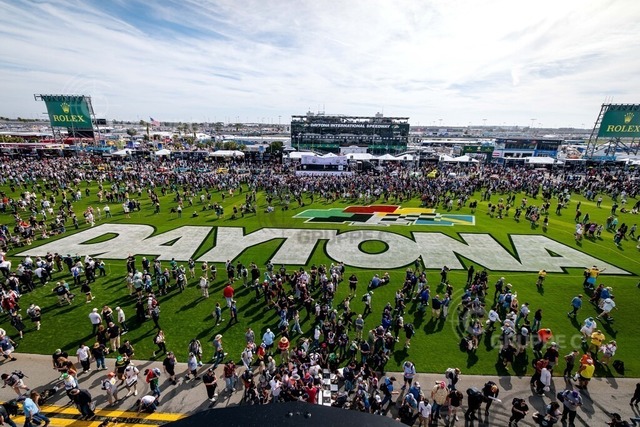 24hDay26_012411235527990TU_TU | Rolex 24 at Daytona 2026 - Foto: Gruppe C Photography - Realisiert mit Pictrs.com