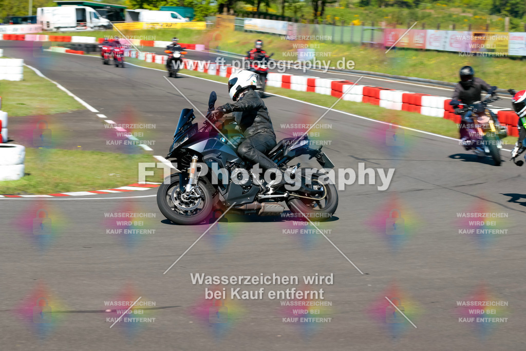 Moto-TeamOBK-21601 | Hier findet Ihr Bilder von Touristenfahrten auf der Nürburgring Nordschleife oder von anderen Veranstaltungen die ich besucht habe. Viel Spass beim Durch Schauen 