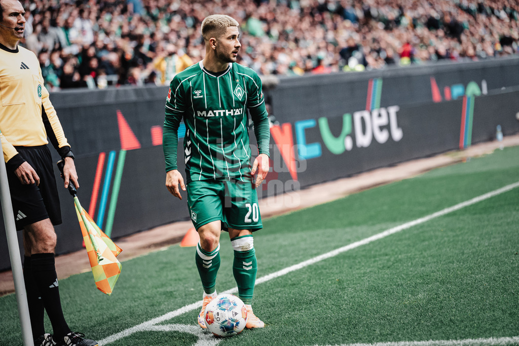Fußball | Männer | Saison 2025/2026 | 1. Fußball-Bundesliga | 6. Spieltag | SV Werder Bremen vs. FC St. Pauli | 04.10.2025 | Romano Schmid (#20, SV Werder Bremen) vor dem Eckstoß