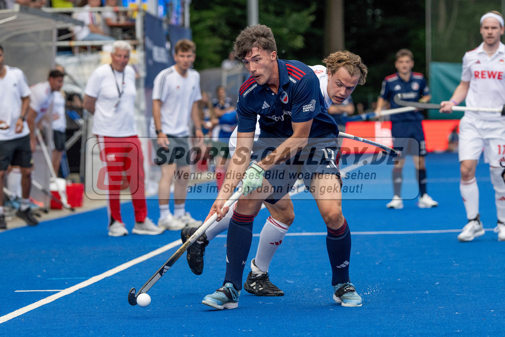 Final4_20250531-1845-Z82_8327 | Krefeld, Deutschland, 31.05.2025:  Feldhockey Final4 2025 – „Deutsche Feldhockey-Meisterschaften 2025“ im Gerd-Wellen-Hockeyanlage am 31.05.2025 in Krefeld, Deutschland. (Foto von Kramhöller/Fehrmann/Kaste)Krefeld, Germany, 31.05.2025: Feldhockey Final4 2025 – „Deutsche Feldhockey-Meisterschaften 2025“ in Gerd-Wellen-Hockeyanlage at 31.05.2025 in Krefeld, Deutschland. (Foto from Kramhöller/Fehrmann/Kaste)