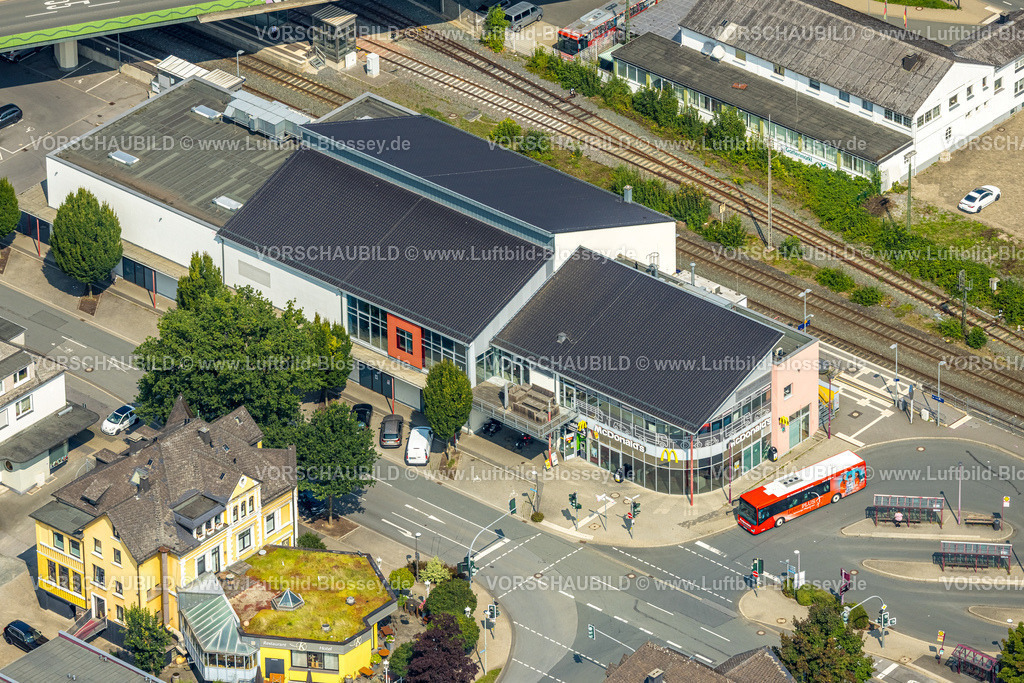 Meschede250807341 | Luftbild, McDonald's am Busbahnhof Le-Puy-Straße, Meschede-Stadt, Meschede, Sauerland, Nordrhein-Westfalen, Deutschland