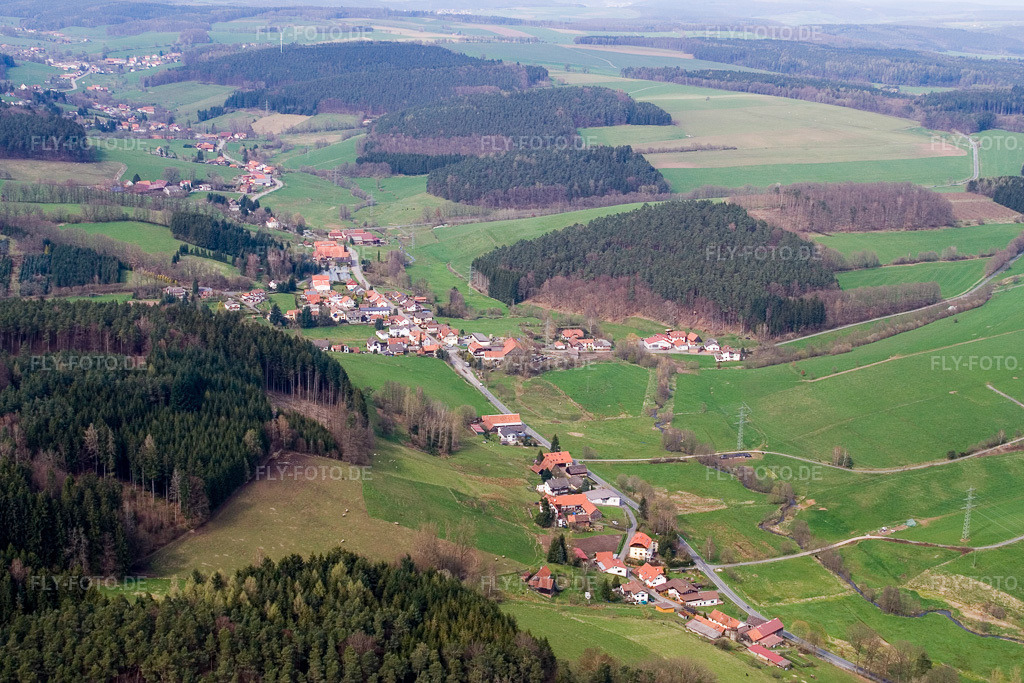 Luftbild: Ortsstraße von Südwesten im Ortsteil Unter-Mossau in Mossautal im Bundesland Hessen in Deutschland. Foto: IMG_10323.jpg vom 20.04.2008 durch Werner Riehm/FLY-FOTO.de