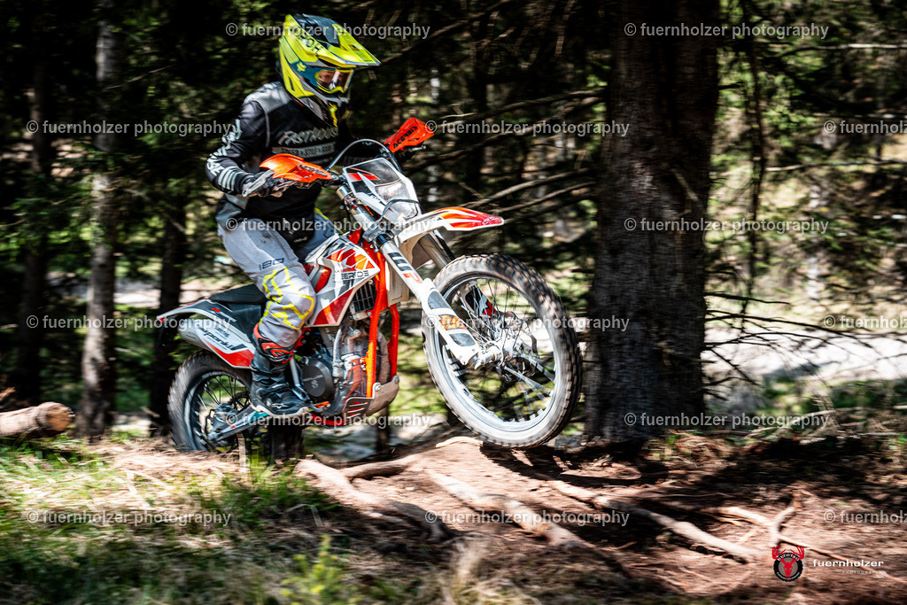 fuernholzer_250501-C1-575 | Fotografische Impressionen von der Red Stag Enduro Extreme by fuernholzer-photography.com. Endurosport in Österreich fotografisch festgehalten von fuernholzer. Auftragsfotografie für Private, Gewerbefotos und Industriefotografie. Eventfotografie, Sportfotografie und Motorsportfotografie. Anbieter von Fotoworkshops, Fototraining, fotografischen Vorträgen und Fotoseminaren.