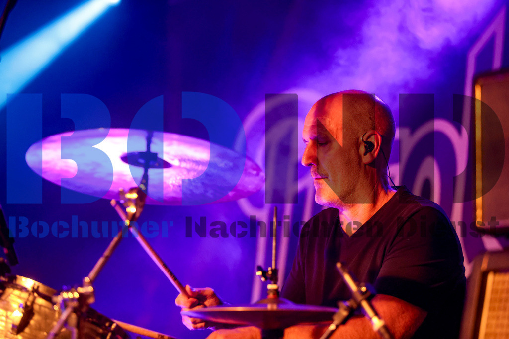 Purple Rising  {date} -  | {headline}(Foto: Sebastian Sendlak / BOND) - Realisiert mit Pictrs.com