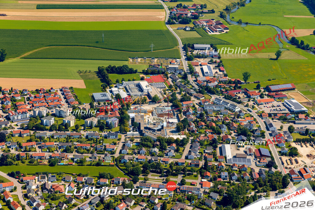 Luftaufnahme von  Vilsbiburg - Die Luftaufnahme wurde 2025 vom UL-Flugzeug heraus erstellt ( keine Drohne ) - Hochauflösende Luftaufnahme - für professionelle Ausdrucke geeignet. Die Geschenkidee !Mit Lizenz und Bildrechte bestellbar