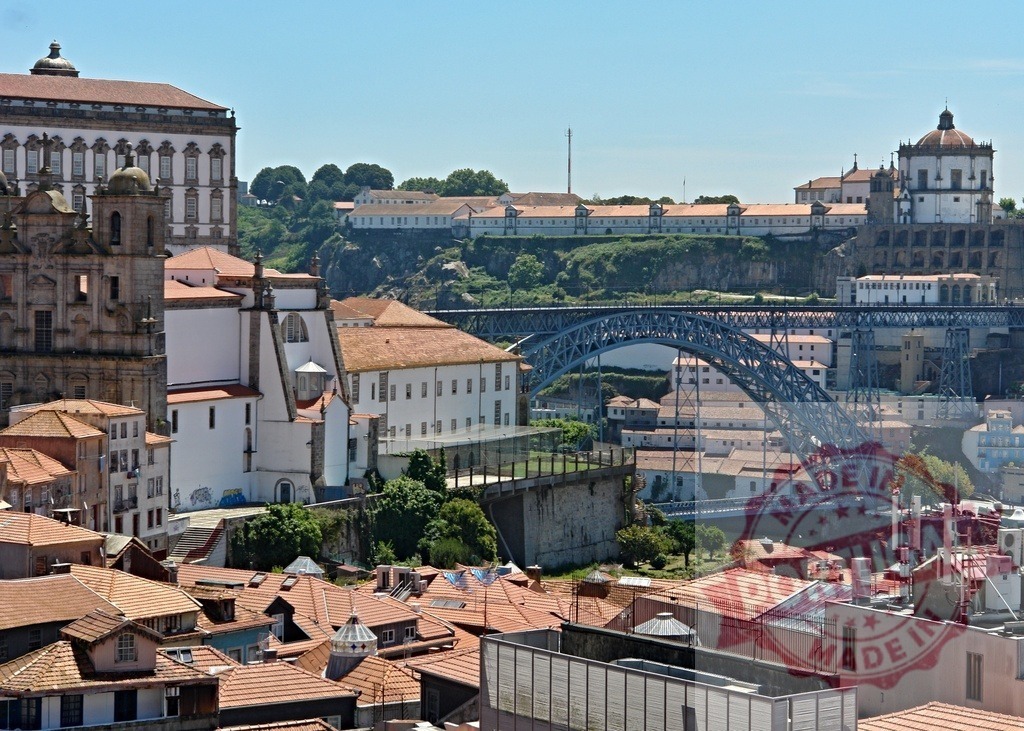 Porto city view featuring Dom Luís I Bridge | Beautiful Porto cityscape with historic buildings, orange rooftops, and Dom Luís I Bridge - Realisiert mit Pictrs.com
