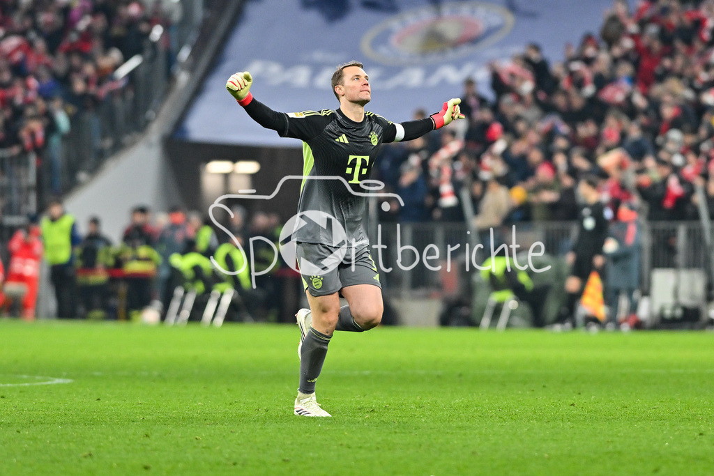 FC Bayern München - TSG 1899 Hoffenheim | MUNICH, GERMANY - 08. FEBRUARY: im Bild Manuel NEUER (FC Bayern Munich 1) - Jubel nach dem Treffer zum 4-1 durch Luis DIAZ (FC Bayern Munich 14) / Tor / Torschuetze / Freude / Happy während dem Bundesligamatch zwischen dem FC Bayern München und der TSG 1899 Hoffenheim am 21. Spieltag in der Allianz Arena / DFL REGULATIONS PROHIBIT ANY USE OF PHOTOGRAPHS AS IMAGE SEQUENCES AND/OR QUASI-VIDEO