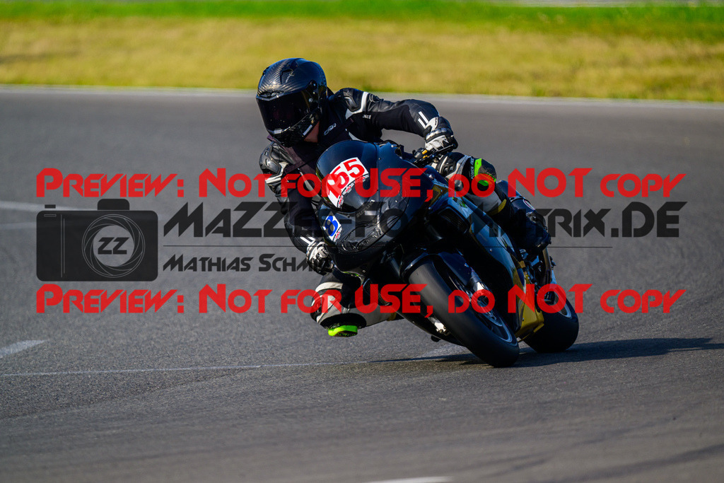 MaZZes_FotoMatrix_240725_6007705_7764 | BLAU