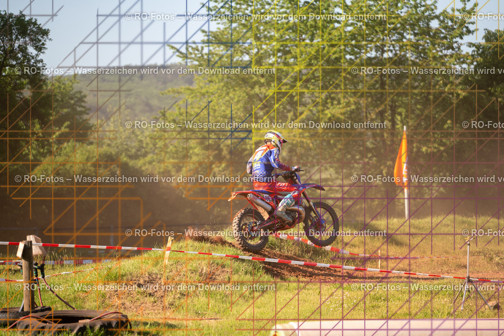 Wolfshausen 3 Lauf -1974 | Sportfotografie von RO-Fotos: Motorsport, Motocross, Enduro, Laufveranstaltungen und Triathlon. Professionelle Fotos von Sportlern und Events. - Realisiert mit Pictrs.com