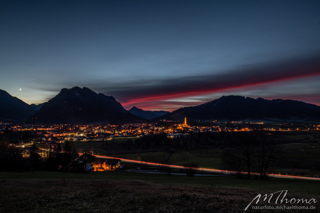 Pfronten nach Sonnenuntergang | Dies ist der Online-Shop von naturfoto.michaelthoma.de. Ich bin leidenschaftlicher Naturfotograf und fotografiere von der Andromedagalaxie bis zum Zwergtaucher, von der Ameise bis zum Orionnebel alles was mit Natur zu tun hat. Hier kann eine Auswahl meine - Realisiert mit Pictrs.com