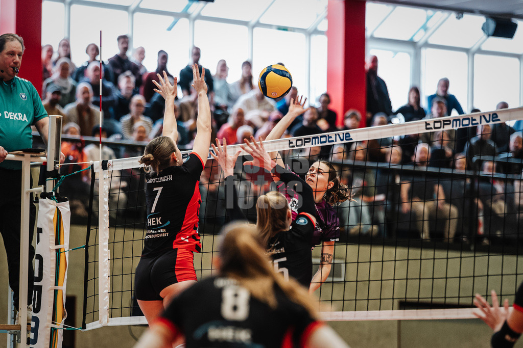 Volleyball | Frauen | Saison 2025/2026 | Volleyball Bundesliga | ETV Hamburger Volksbank Volleys vs. Schwarz-Weiß Erfurt | 15.02.2026 | Elizabeth Sandbothe (#2, Schwarz-Weiß Erfurt) beim Angriff