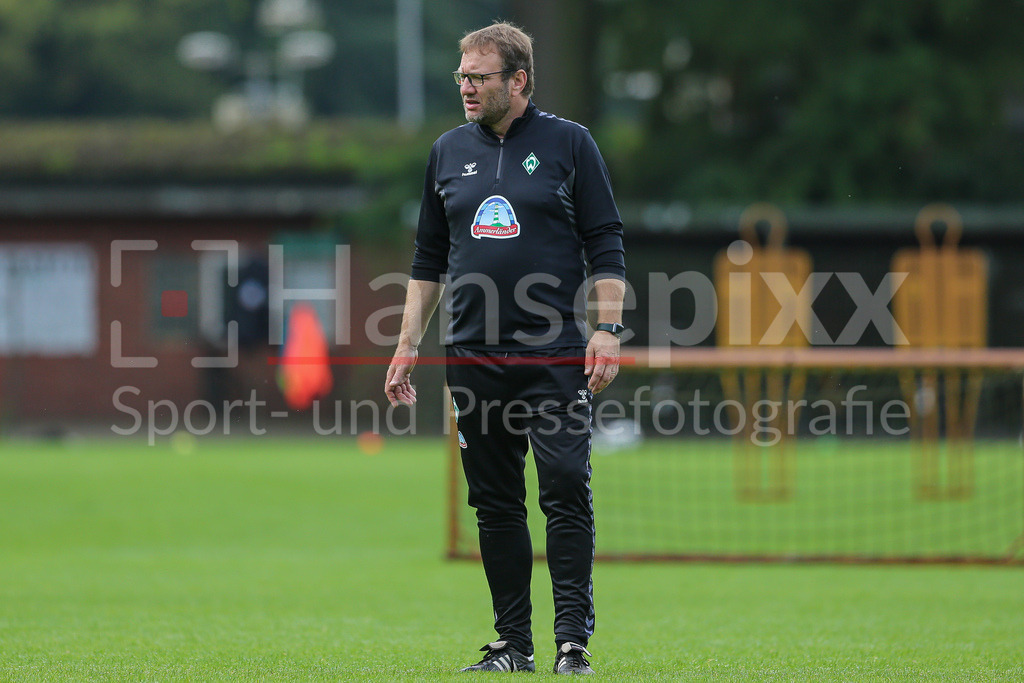 Fussball, Google Pixel Frauen-Bundesliga, Training SV Werder Bremen | v.li.: Thomas Horsch (Trainer, Cheftrainer, SV Werder Bremen)