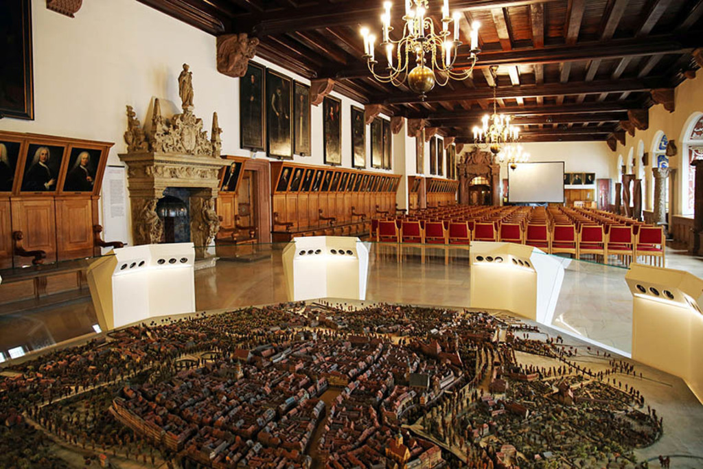 Altes Rathaus - Blick in den Festsaal | Entdecke über 20 Kategorien Leipzig-Motive: Foto-Downloads, hochwertige Poster, Leinwand- & Fine-Art-Prints. Jetzt Lieblingsfoto im Bildlexikon Leipzig Shop bestellen!