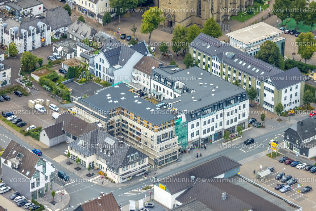 Warstein240713281 | Luftbild, Rathaus Stadtverwaltung, Baustelle im Stadtzentrum mit Neubau Wohngebäude an der Hauptstraße, Warstein, Sauerland, Nordrhein-Westfalen, Deutschland
