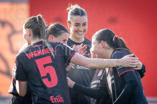 Frauen Fußball-Bundesliga; Bayer 04 Leverkusen - 1. FC Nürnberg, 31.01.2026 | Torjubel: Loreen Bender (Bayer 04 Leverkusen, 19) trifft zum 3:0; Bayer 04 Leverkusen - 1. FC Nürnberg an Spieltag 16 der Google Pixel Frauen-Bundesliga am 31.01.2026 im Ulrich-Haberland-Stadion in Leverkusen (Nordrhein-Westfalen). DFL REGULATIONS PROHIBIT ANY USE OF PHOTOGRAPHS AS IMAGE SEQUENCES AND/OR QUASI-VIDEO.