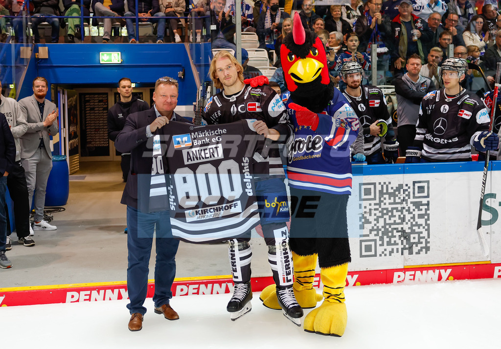 Iserlohn Roosters - Red Bull Muenchen | Torsten Ankert #81 (Iserlohn Roosters)
DEL: Iserlohn Roosters - Red Bull Muenchen - Realisiert mit Pictrs.com