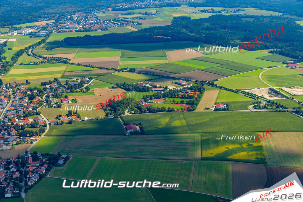 Das Luftbild zeigt :  Zorneding - Die Luftaufnahme wurde 2024 vom UL-Flugzeug aus erstellt ( keine Drohne ) - Hochauflösende Luftaufnahme - Für grossformatige Ausdrucke geeignet. Die Geschenkidee !Mit Lizenz und Bildrechte bestellbar