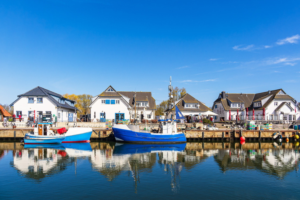 Fischerboote im Hafen von Vitte auf der Insel Hiddensee | Fischerboote im Hafen von Vitte auf der Insel Hiddensee.