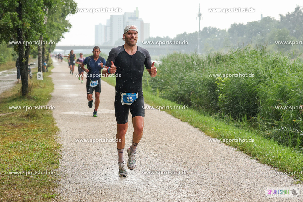 LUR_1374 | 34. M-net Erlanger Triathlon 2025 #erlangertriathlon  #mnettriathlon2025 #mnettriathlon #team #olympischedistanz #mitteldistanz #triathlon #maindonaukanal  #erlangertriathlon2025 #yourpictrs #tv1848 #tv1848erlangen  #triathlonbayern #sportinerlangen #demsportverbunden #sportshot_your_pictrs Copyright: www.sportshot.de
