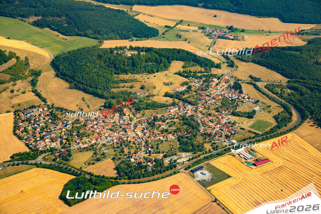 Die Luftaufnahme Henneburg - Meiningen wurde 2022 vom Flugzeug aus (keine Drohne) erstellt. Hohe Auflösung -für große Poster und Wandbilder geeignet - Garantiert!