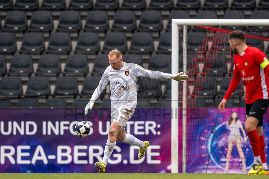 SG Sonnenhof Grossaspach vs. FC 08 Homburg, Fussball, Regionalliga Suedwest, 26. Spieltag, 28.03.2026 | Maximilian Reule (SG Sonnenhof Grossaspach, #01),SG Sonnenhof Grossaspach vs. FC 08 Homburg, Fussball, Regionalliga Suedwest, 26. Spieltag, 28.03.2026