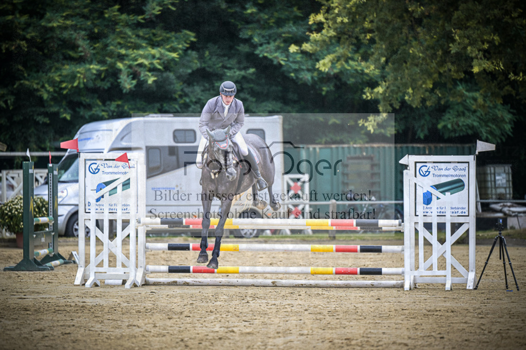 DOS_3000 | Entdecke hochwertige Reitturnierfotos von Foto Oger. Professionell, emotional und authentisch – jetzt Lieblingsmomente im Shop bestellen.Deutschlandweite Turnierfotografie. - Realisiert mit Pictrs.com