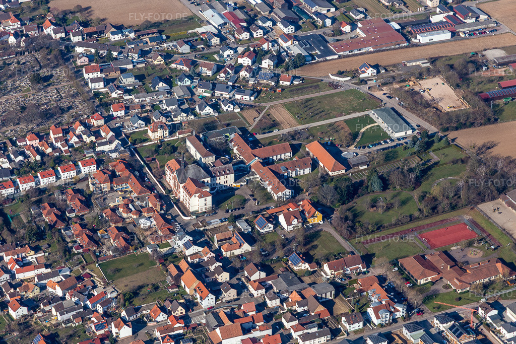 Luftbild: St. Paulus Stift in Herxheim bei Landau im Bundesland Rheinland-Pfalz in Deutschland. Foto: IMG_125745.jpg vom 02.03.2021 durch Werner Riehm/FLY-FOTO.de