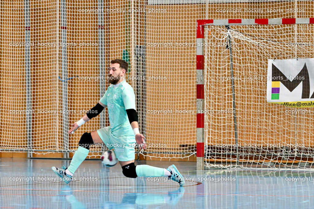 Carinthia Flamengo Futsal Club vs. FC Ljuti Krajisnici | #12 Seval Keljic FC Ljuti Krajisnici, Carinthia Flamengo Futsal Club vs. FC Ljuti Krajisnici, Carinthia Flamengo Futsal Club vs. FC Ljuti Krajisnici am 05.01.2025 in Klagenfurt (Ballspielhalle Viktring), Austria, (Photo by Bernd Stefan)