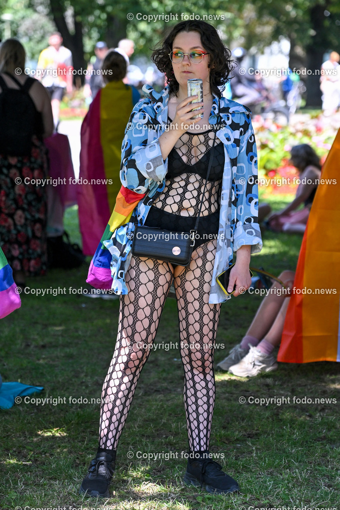 Linzpride 2025_ 21.06.2025-24 | 21.06.2025, Linz, AUT, Linzpride 2025, im Bild Teilnehmer an der Linz Pride 2025