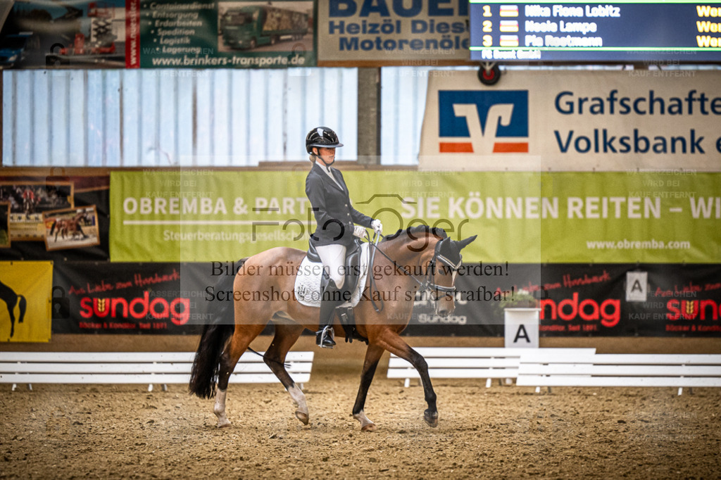 DOS_3232 | Entdecke hochwertige Reitturnierfotos von Foto Oger. Professionell, emotional und authentisch – jetzt Lieblingsmomente im Shop bestellen. - Realisiert mit Pictrs.com