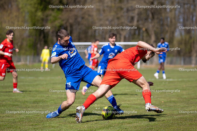 Fußball I Junioren I Saison 2025-2026 I DFB-Nachwuchsliga I 8. Spieltag I JFV Lübeck - 1. FC Magdeburg 32 | v.l. Max Adrian (16, 1. FC Magdeburg), Taylan Batur (4, JFV Lübeck) - Realisiert mit Pictrs.com
